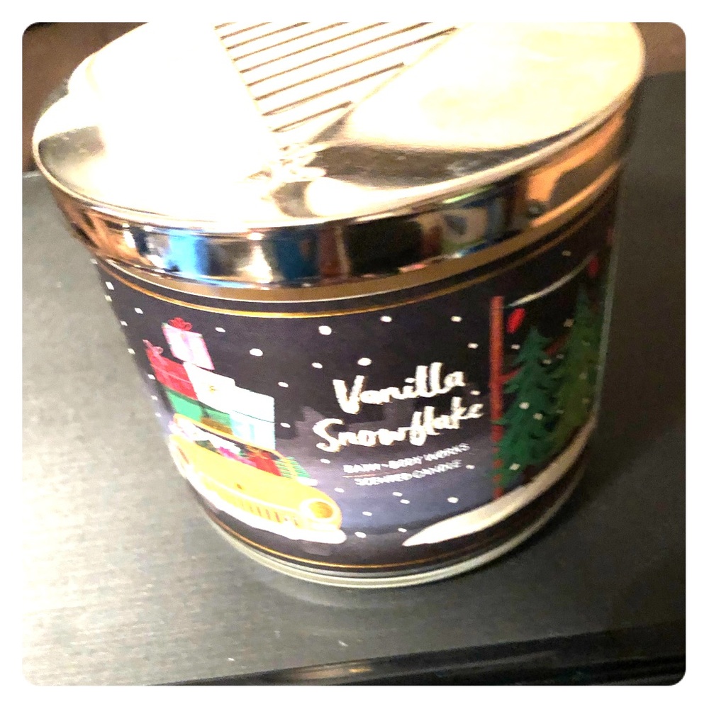 Vanilla snowflake candle